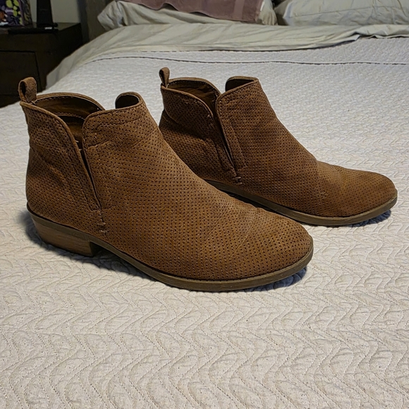 Universal Thread Dylan Cognac Bootie Size8, Microsuede, SlipOn, Laser Cut Detail - Picture 3 of 6